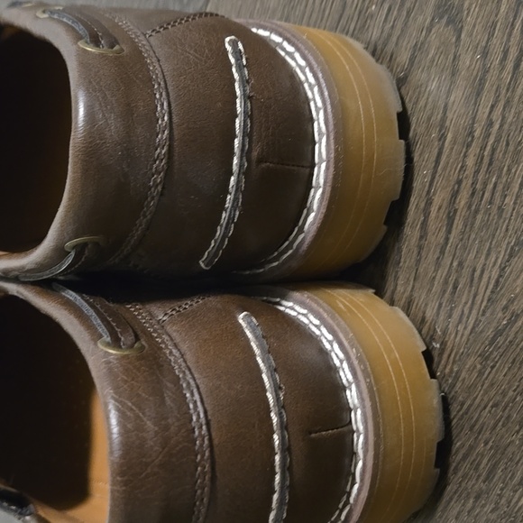 Shoes - Picture 6 of 7